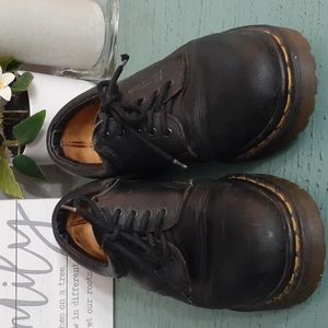 DR MARTENS SHOES SZ 5 LABELLED A SIZE 5 BUT BEST FITS A 6